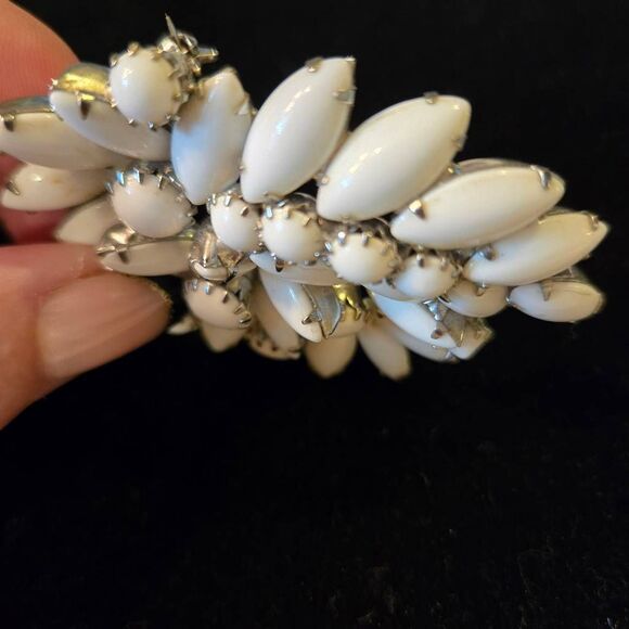 Vintage Mikglass Bead Brooch Pin 1960s - Picture 7 of 7